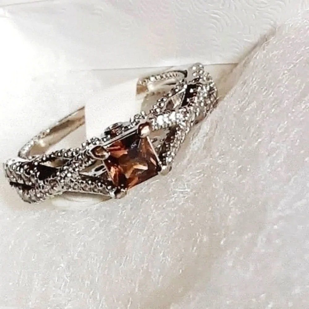 Cocoa Pops Quartz, White Topaz Middle Finger Ring